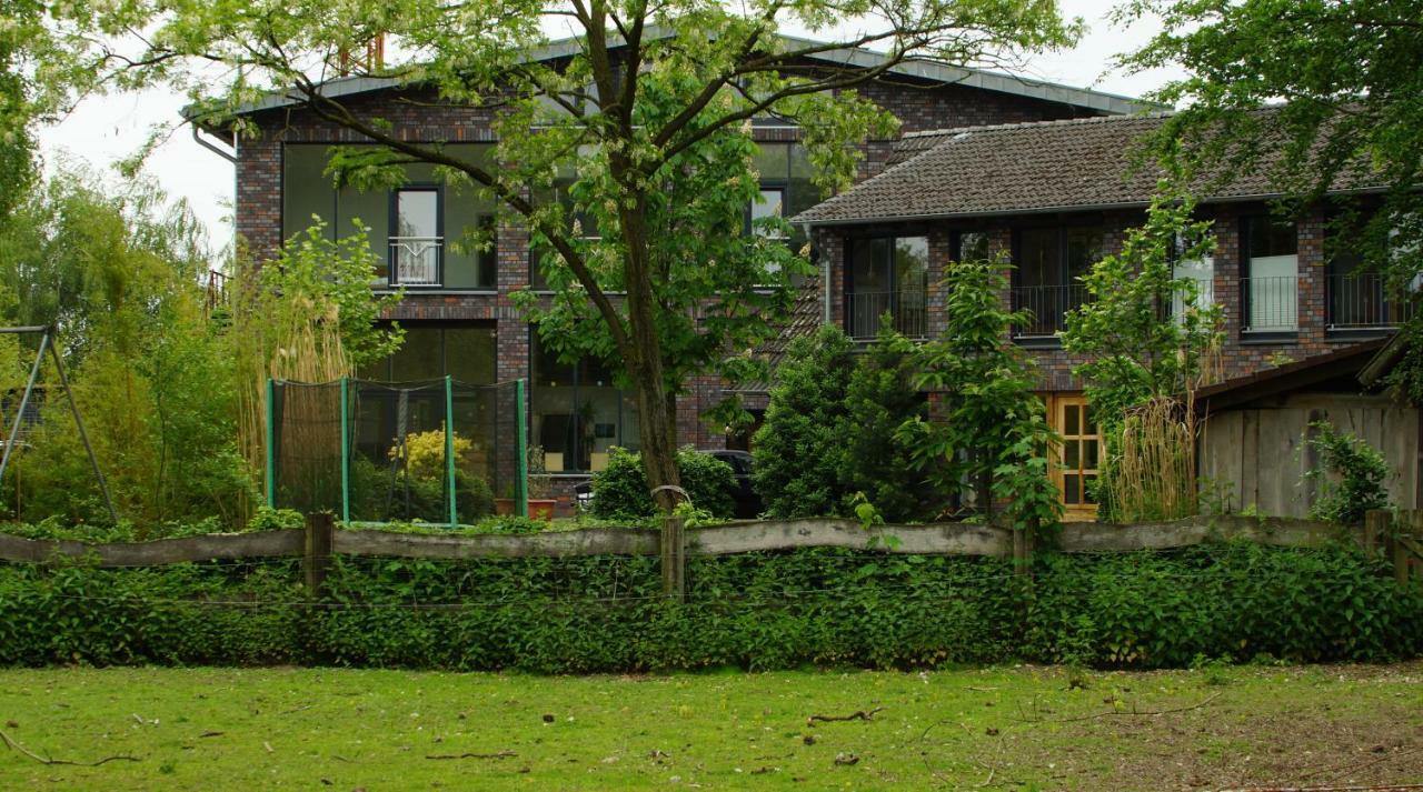 Gaestewohnung Hardinghaus Am Teich ヴァーレンドルフ エクステリア 写真